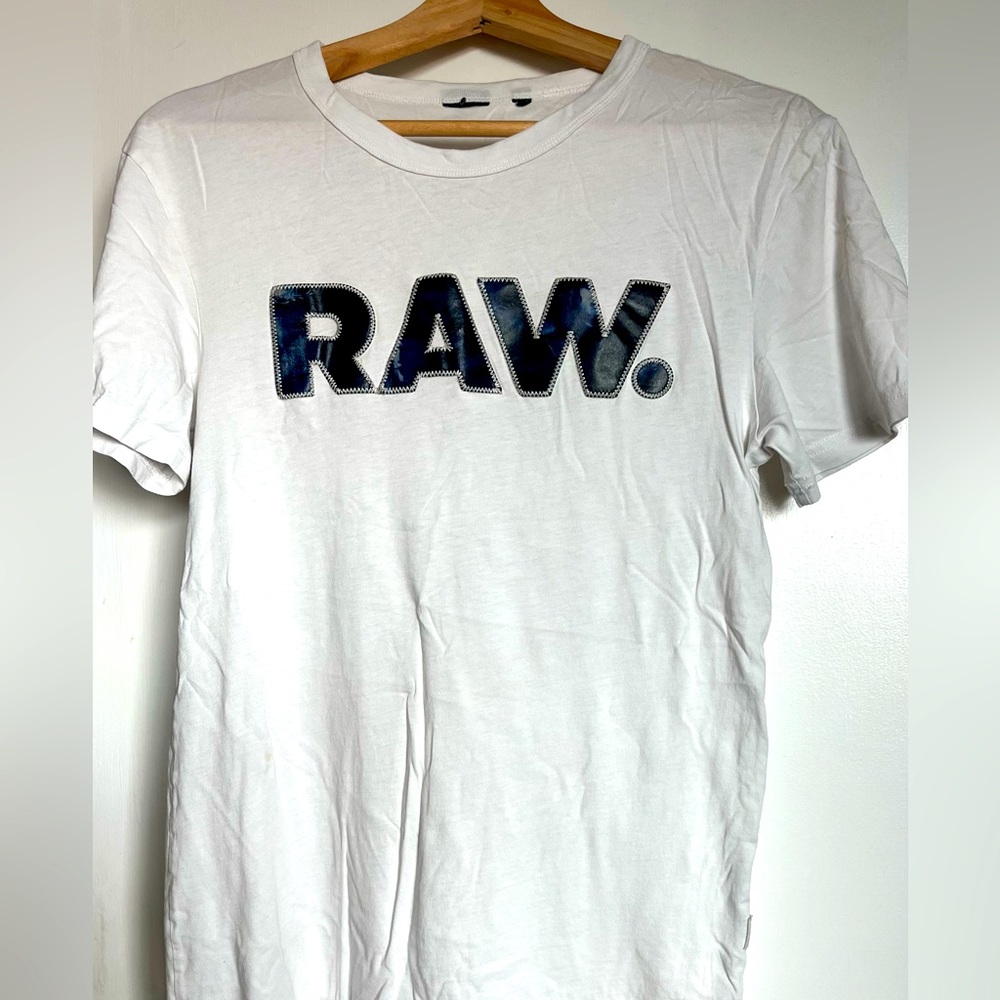 White G-Star t-shirt. Gently used. Size/ Men’s Small.